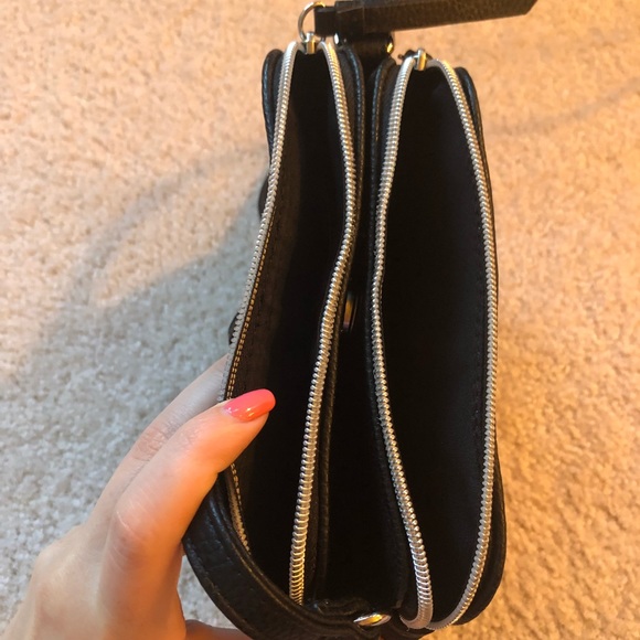 Kenneth Cole Reaction Black Crossbody Purse - Picture 3 of 4